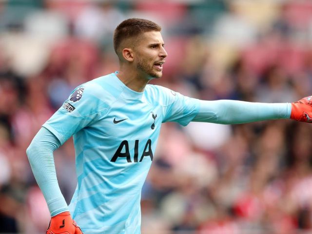 Thủ môn Guglielmo Vicario của Tottenham